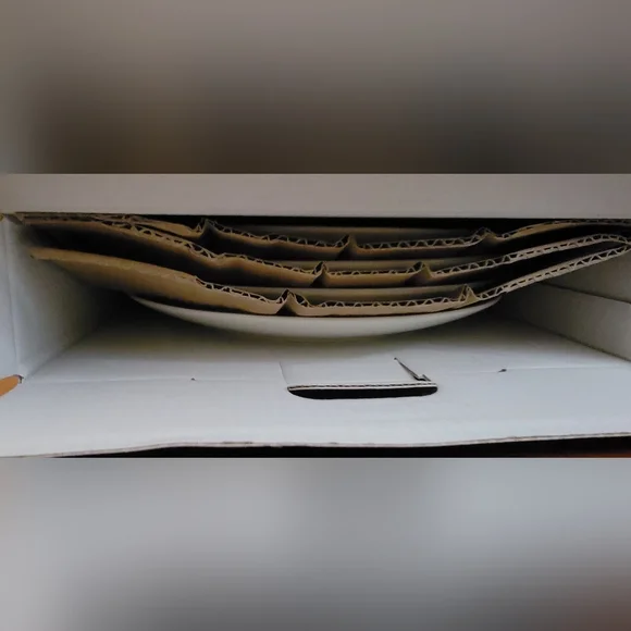 🎄 Lenox Snoopy “Happy Holidays” Accent Plates – Set of 4 – NIB 🎄 - Picture 5 of 11